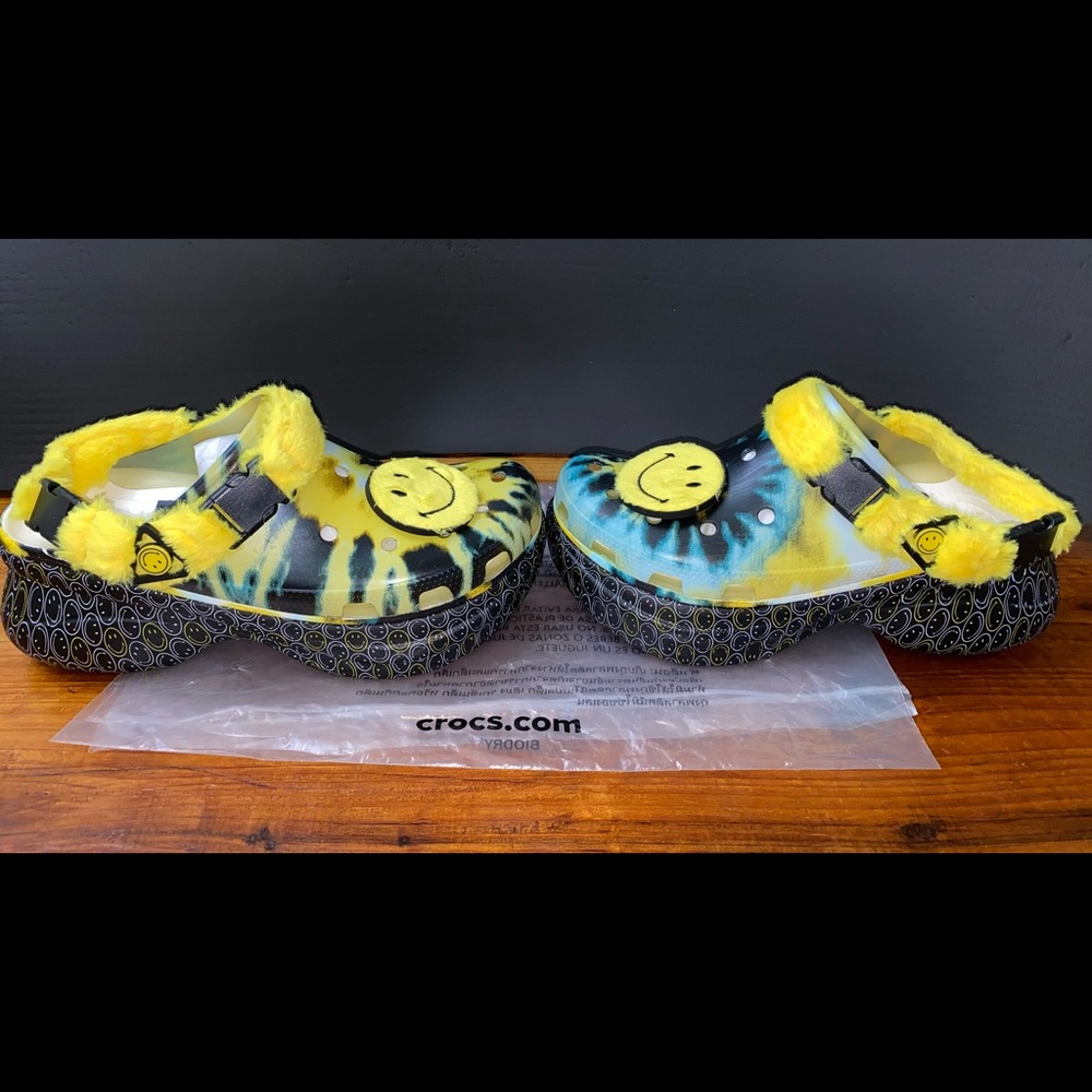 Crocs Smiley Edition Bae Clogs - Picture 2 of 6